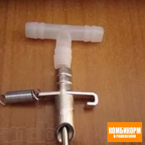 Нипельная поилка для кроликов